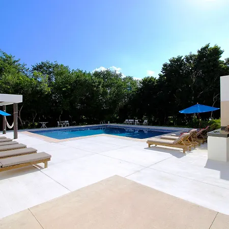 1 Bedroom Apt With Hot Tub By Olahola
